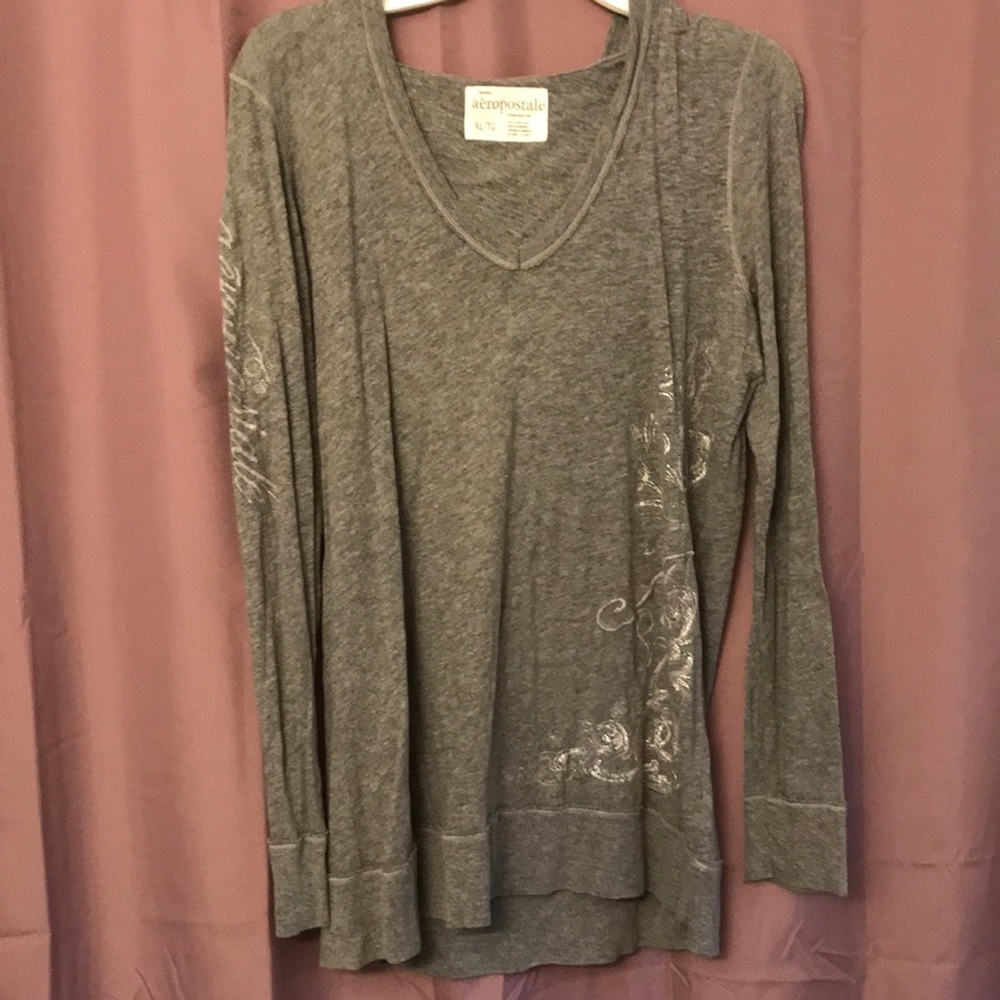 AéRopostale X large hooded V-neck top